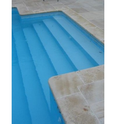 Margelles de piscine d'angle sortant avec rayon de 15 cm ,en pierre naturelle du Chatillonnais, vieillie