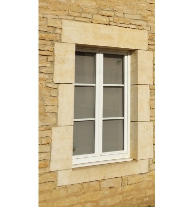 Encadrements de fenêtre avec montage en harpe en pierre naturelle du Chatillonnais, vieillie