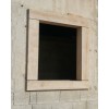 Encadrements de fenêtre avec montage droit en pierre naturelle du Chatillonnais, vieillie